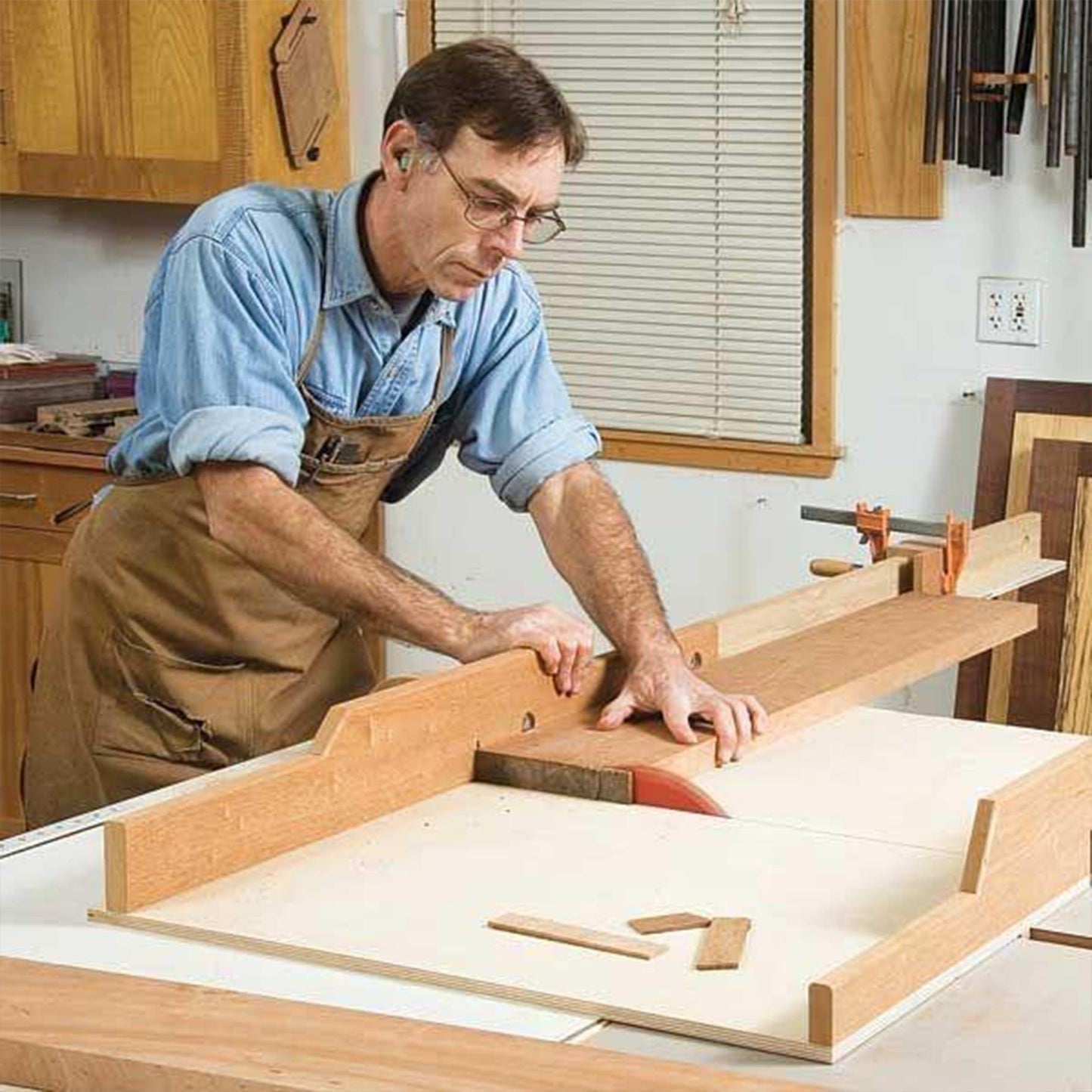 Woodworking Project Paper Plan to Build Dead On Accurate Crosscut Sled alt 0